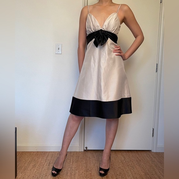 Classy MIDI backless Dress - Picture 7 of 7